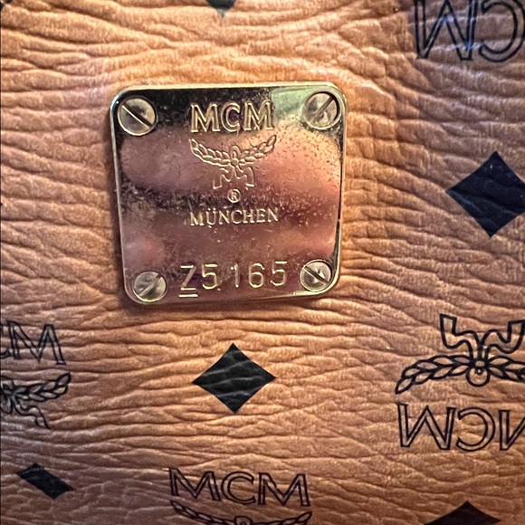 MCM HOBO SHOULDER BAG with LOCK AND KEY.  GUC - Picture 3 of 17